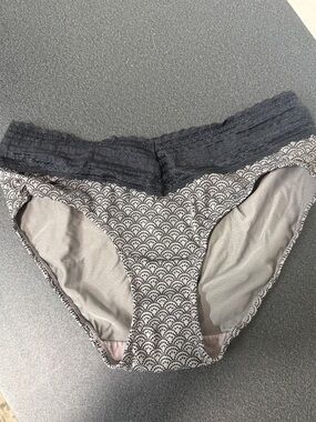 Warner's Black and Light Gray Patterned Lace-Trim Hipster Panty
